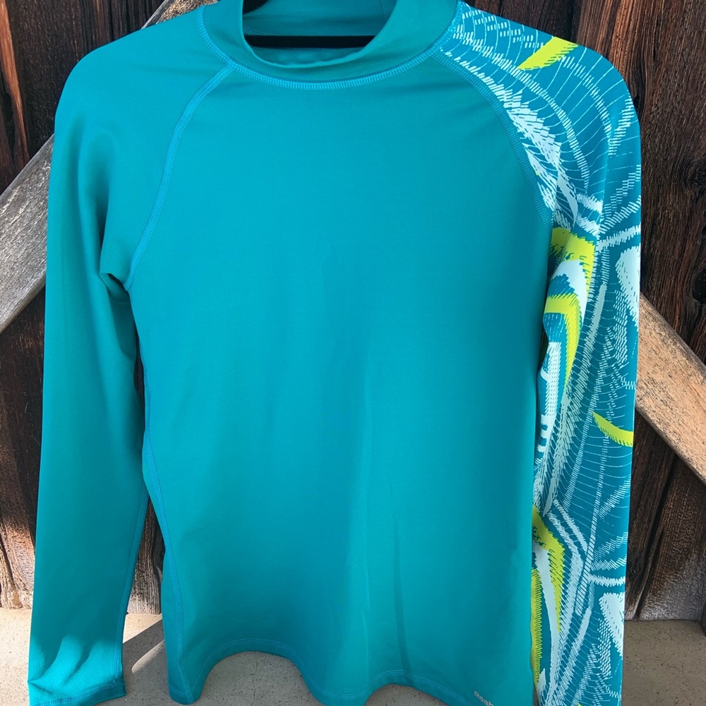 Reebok long sleeve shirt-M